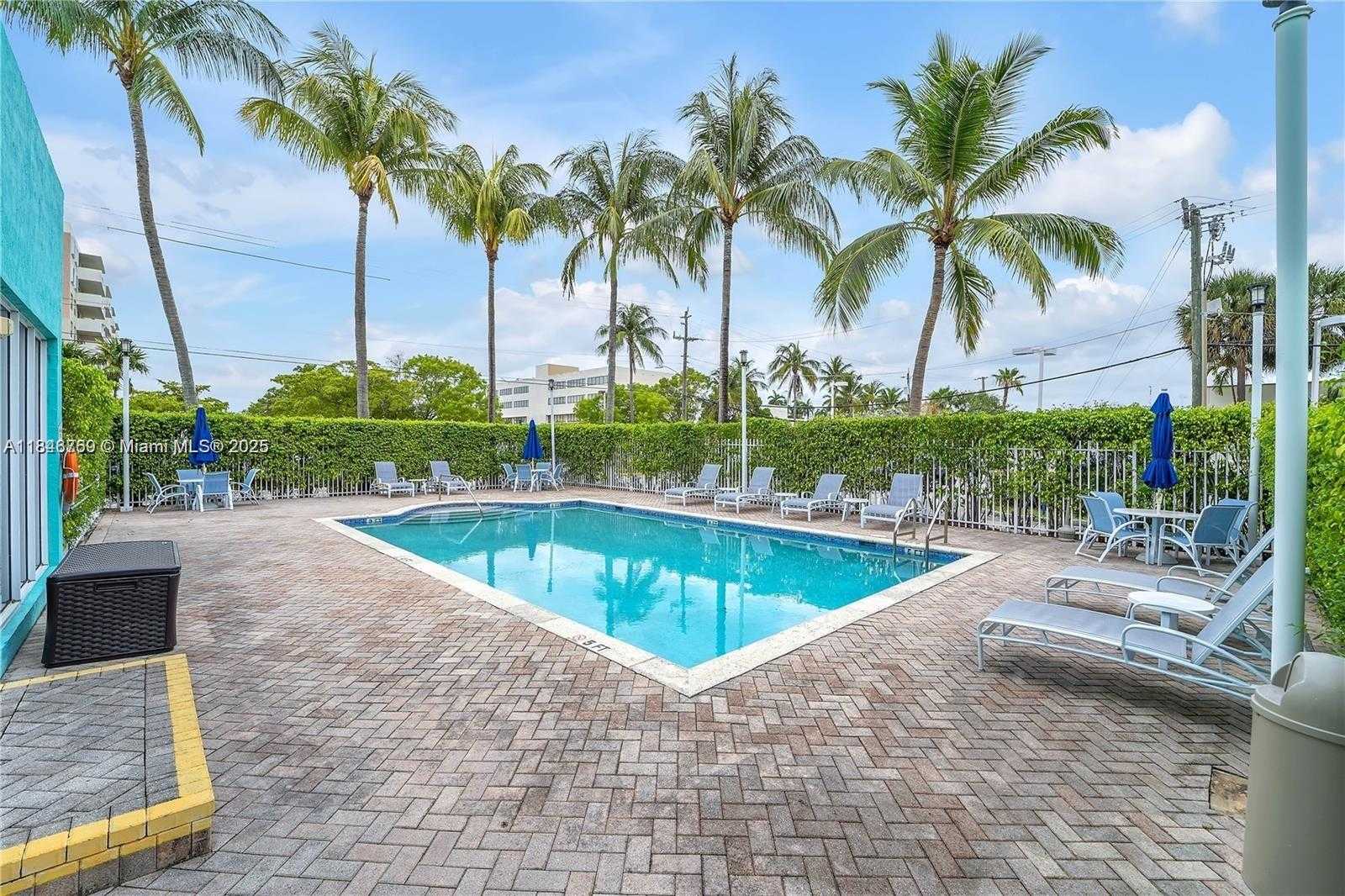 Small Image of 1555 NORTH TREASURE DR #205, North Bay Village Number 5