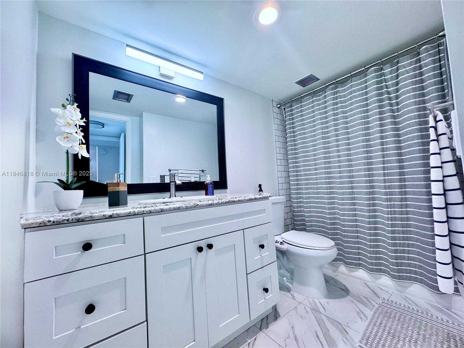 Small Image of 2851 NORTH EAST 183RD ST #1508E, Aventura Number 2