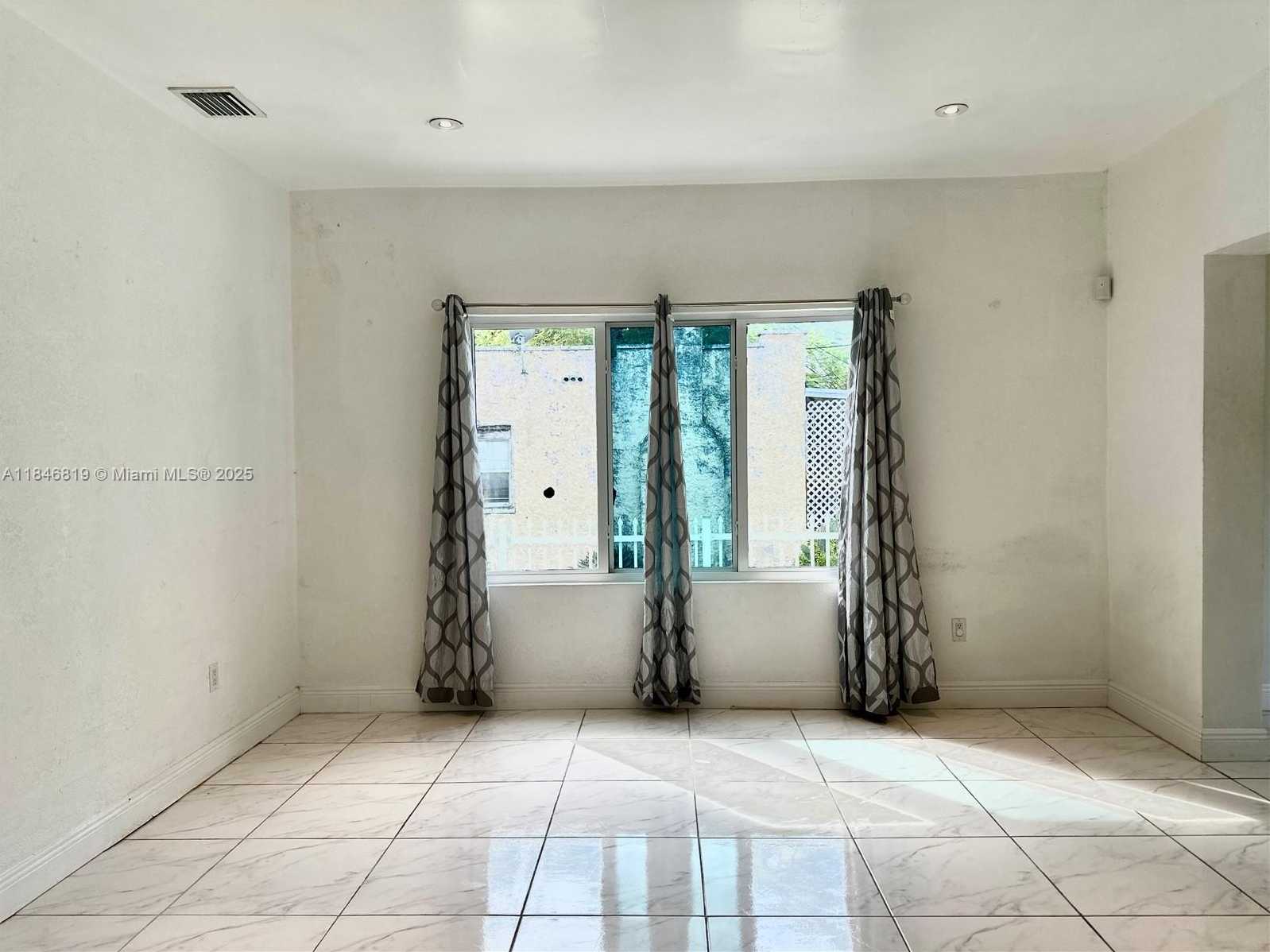Small Image of 1284 NORTH WEST 39 ST, Miami Number 11