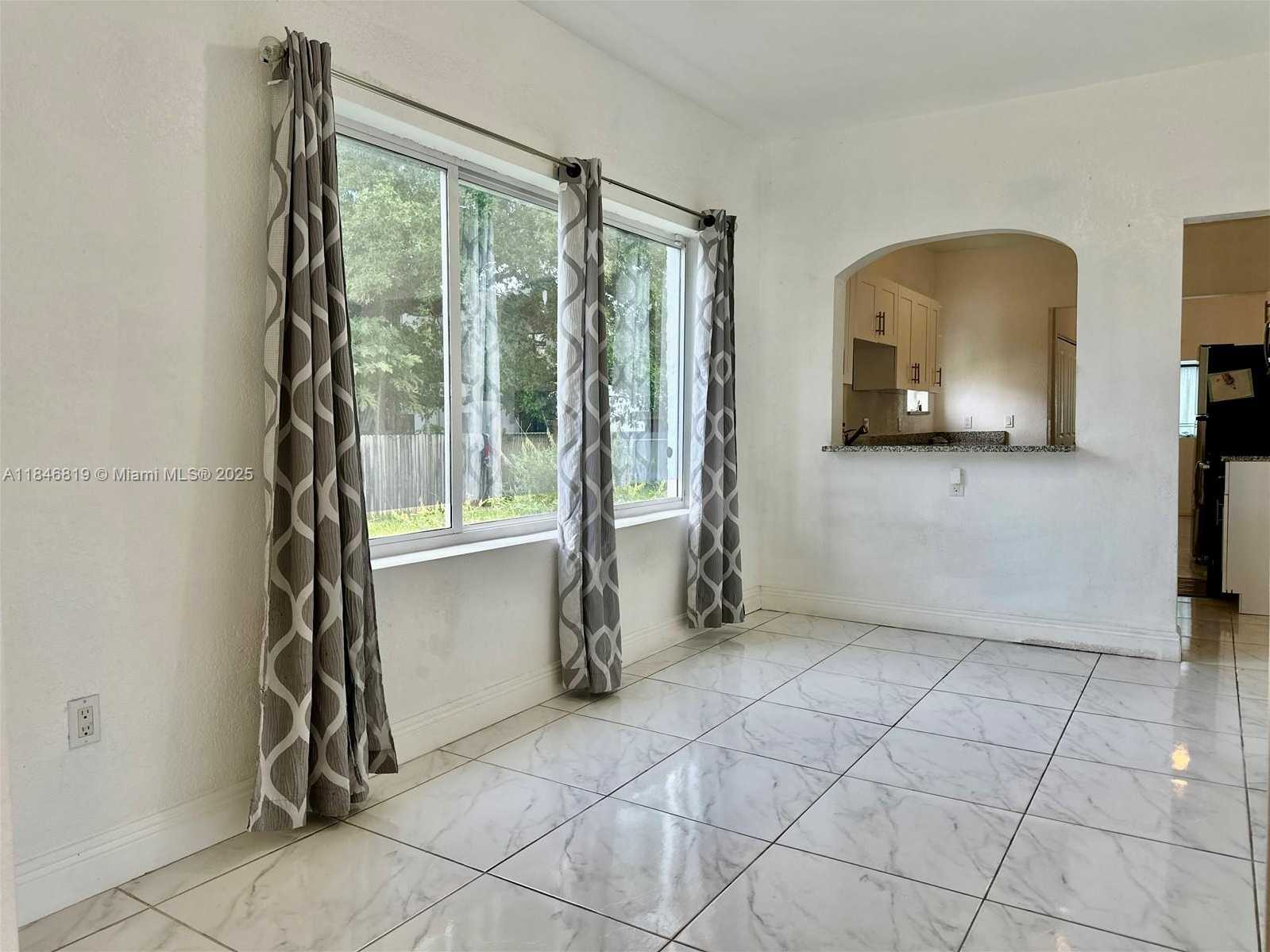 Small Image of 1284 NORTH WEST 39 ST, Miami Number 12