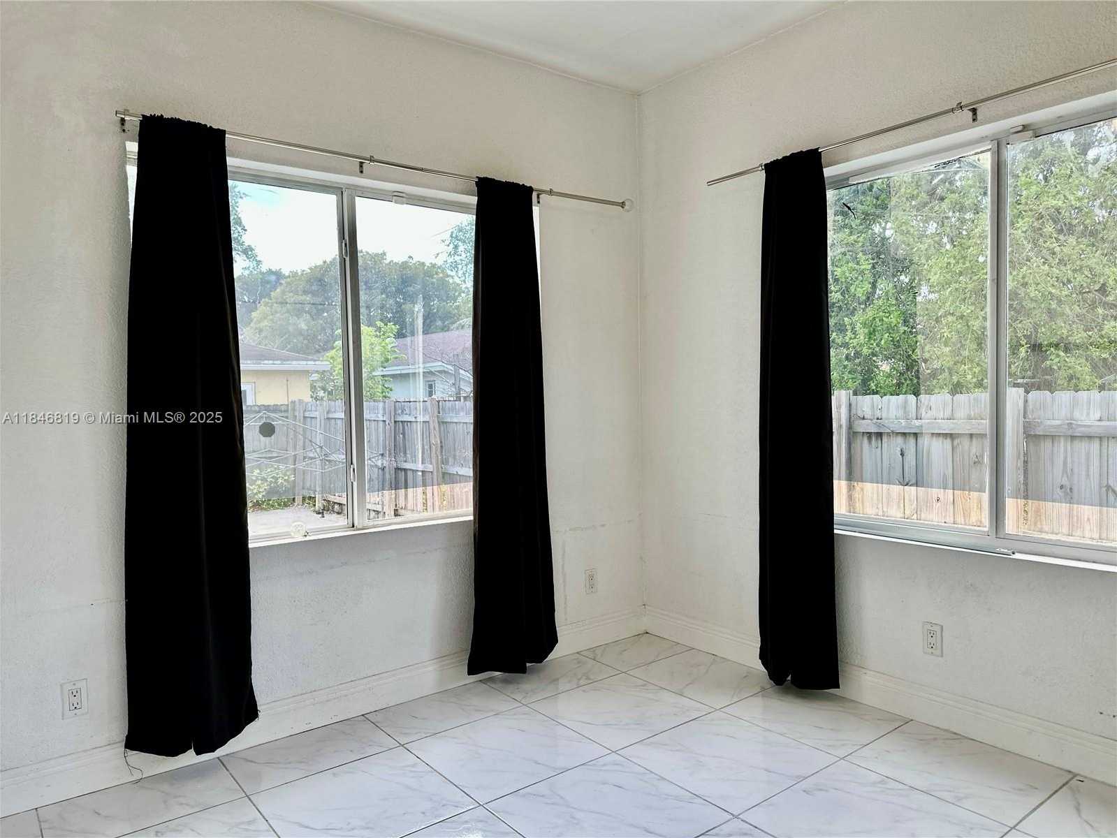 Small Image of 1284 NORTH WEST 39 ST, Miami Number 13
