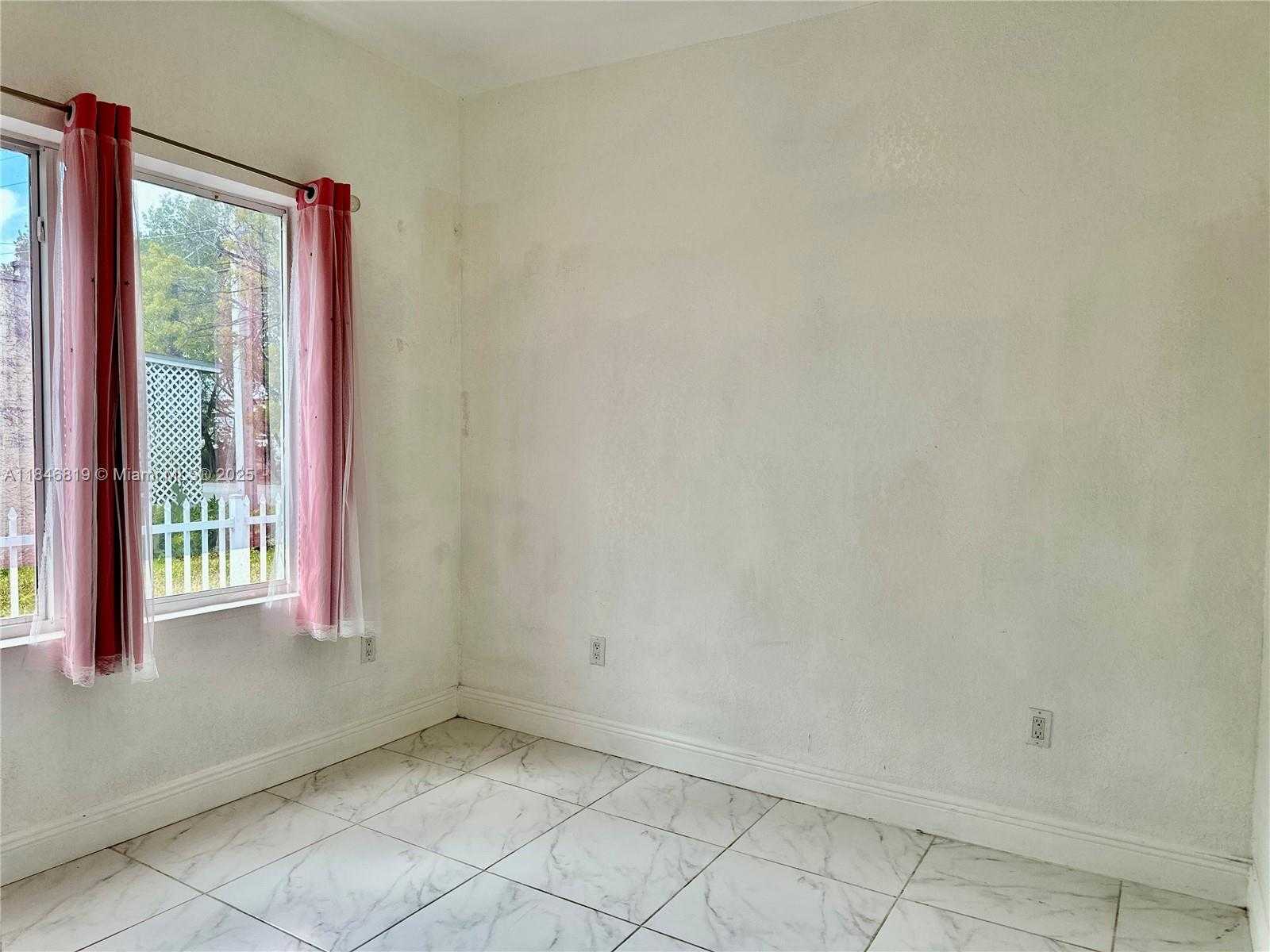 Small Image of 1284 NORTH WEST 39 ST, Miami Number 15