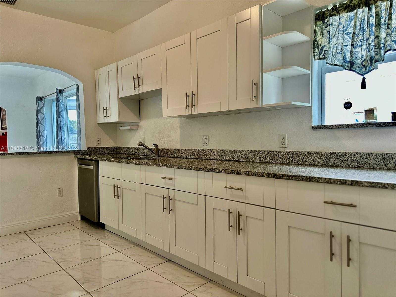 Small Image of 1284 NORTH WEST 39 ST, Miami Number 9