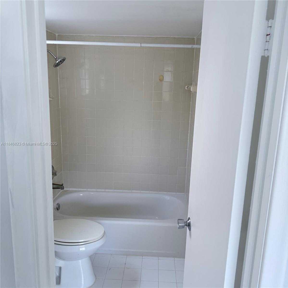 Small Image of 2750 WEST 76TH ST #104, Hialeah Number 10