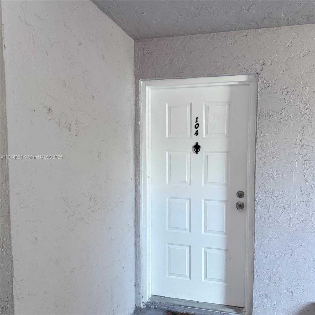 Small Image of 2750 WEST 76TH ST #104, Hialeah Number 2