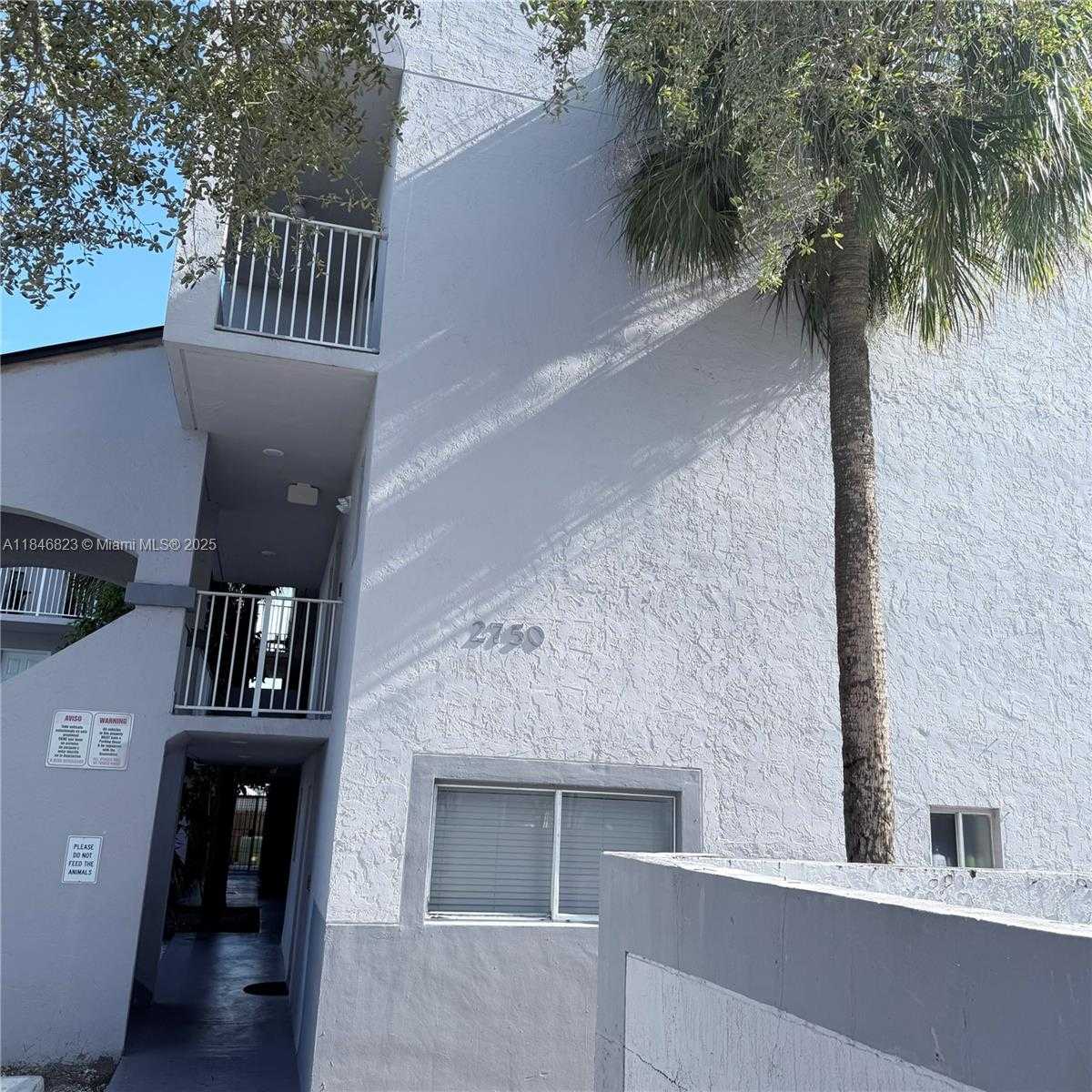 Small Image of 2750 WEST 76TH ST #104, Hialeah Number 3