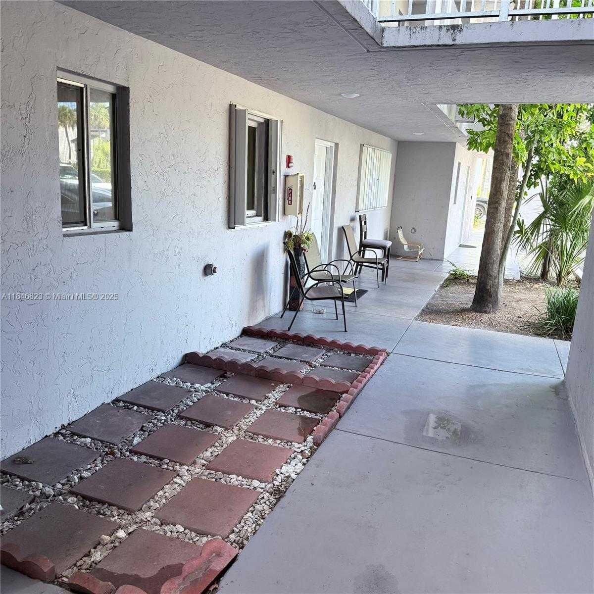 Small Image of 2750 WEST 76TH ST #104, Hialeah Number 4