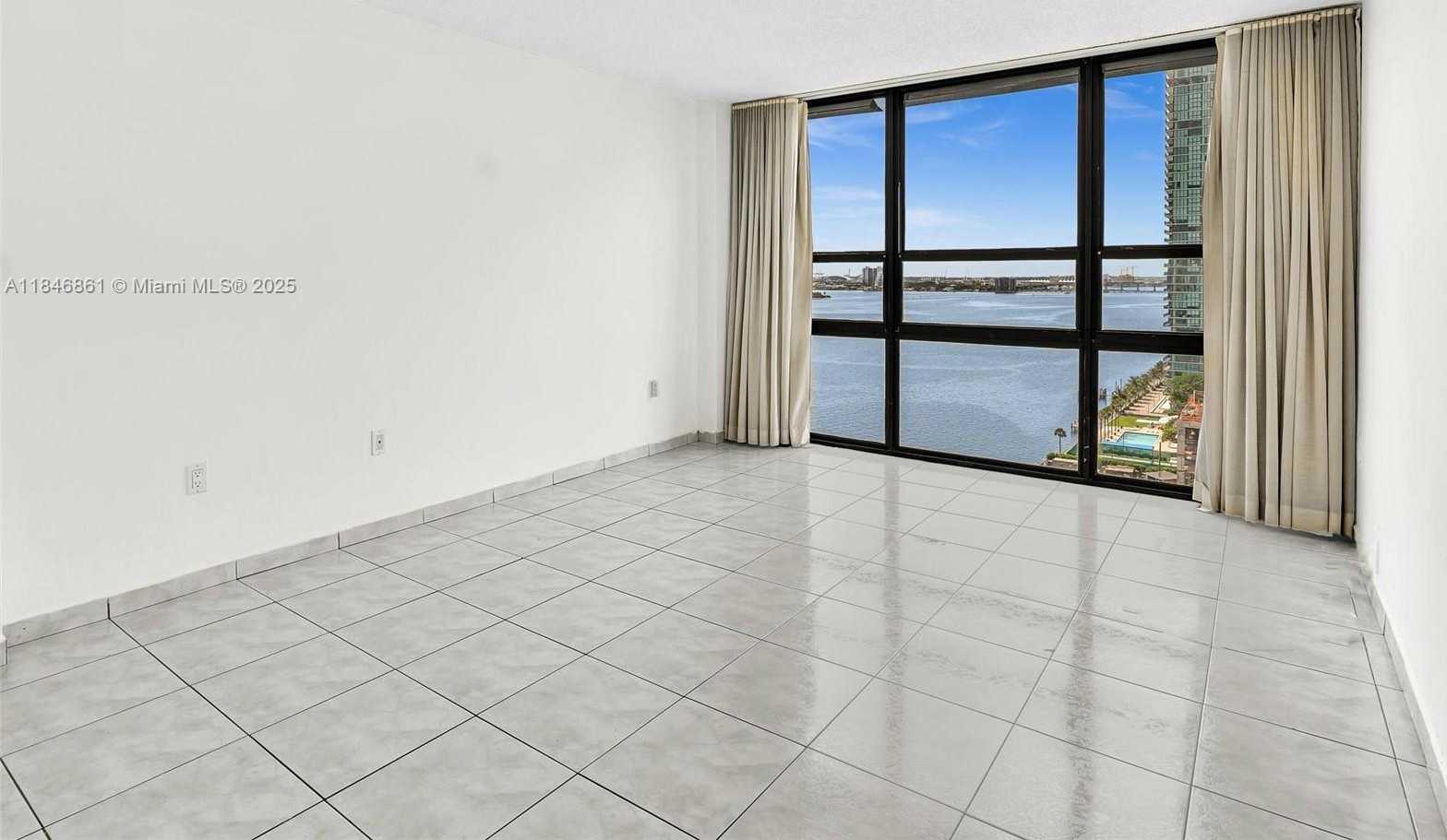 Small Image of Miami Number 15