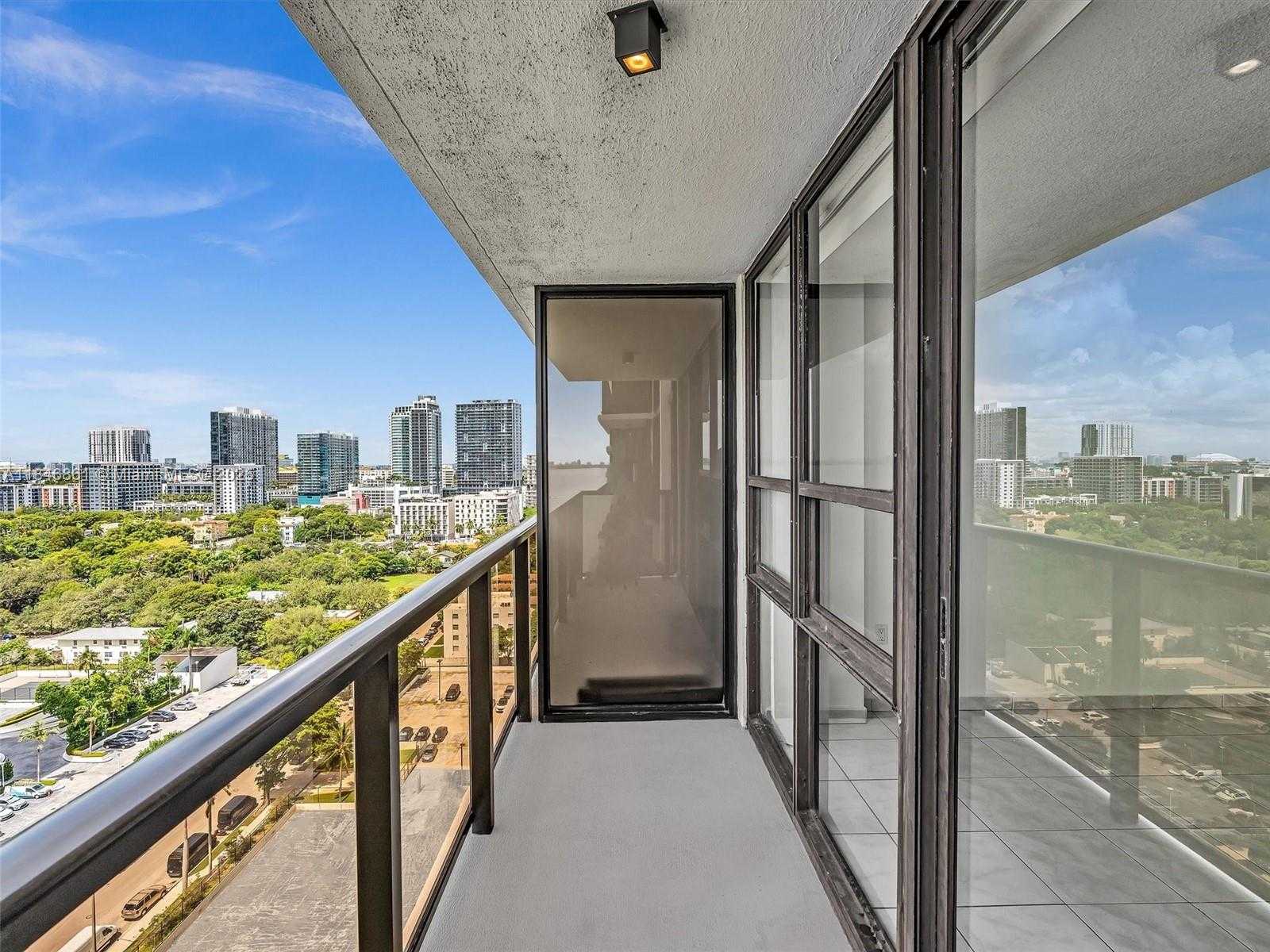 Small Image of Miami Number 6
