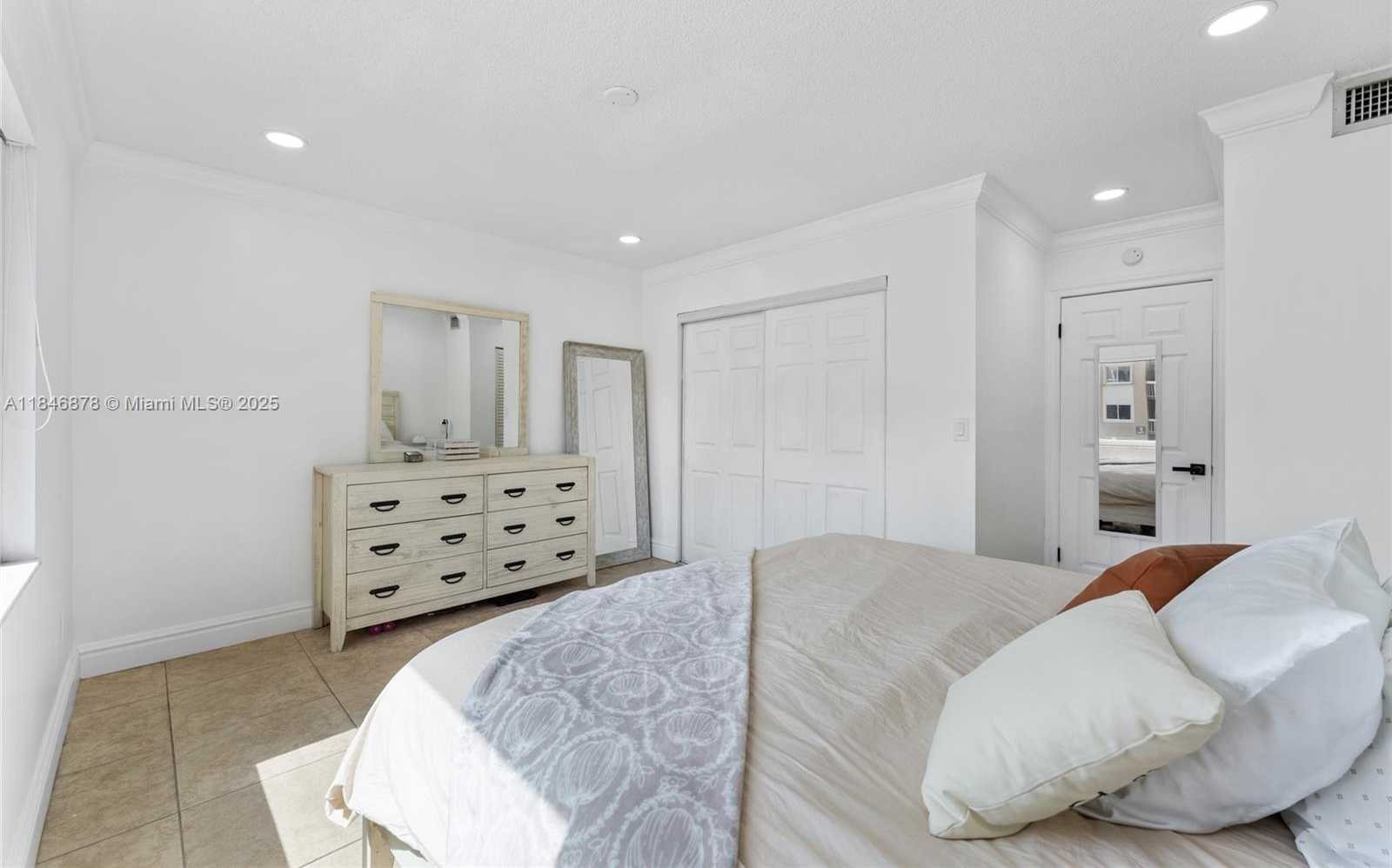 Small Image of 7700 CAMINO REAL #D-202, Miami Number 12