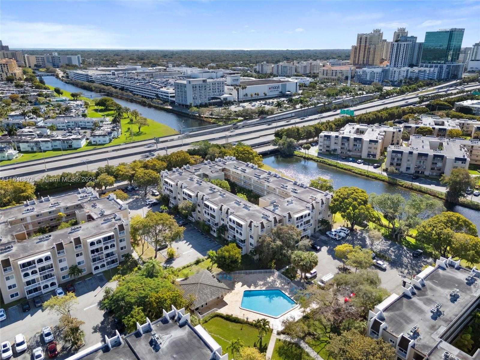Small Image of 7700 CAMINO REAL #D-202, Miami Number 19