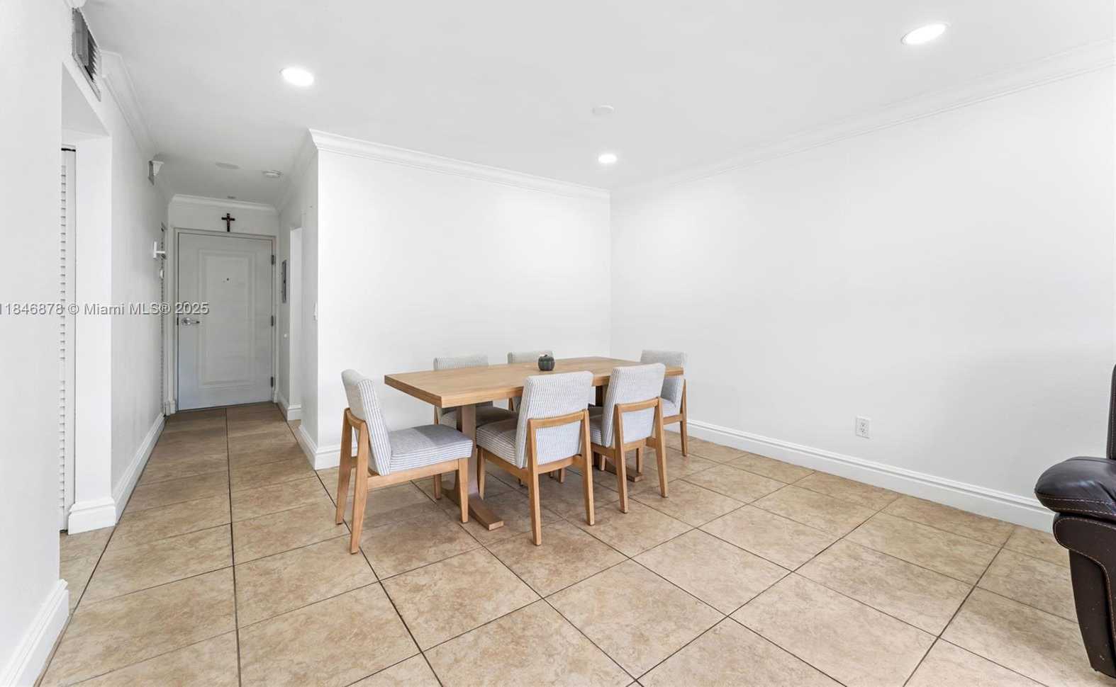 Small Image of 7700 CAMINO REAL #D-202, Miami Number 3