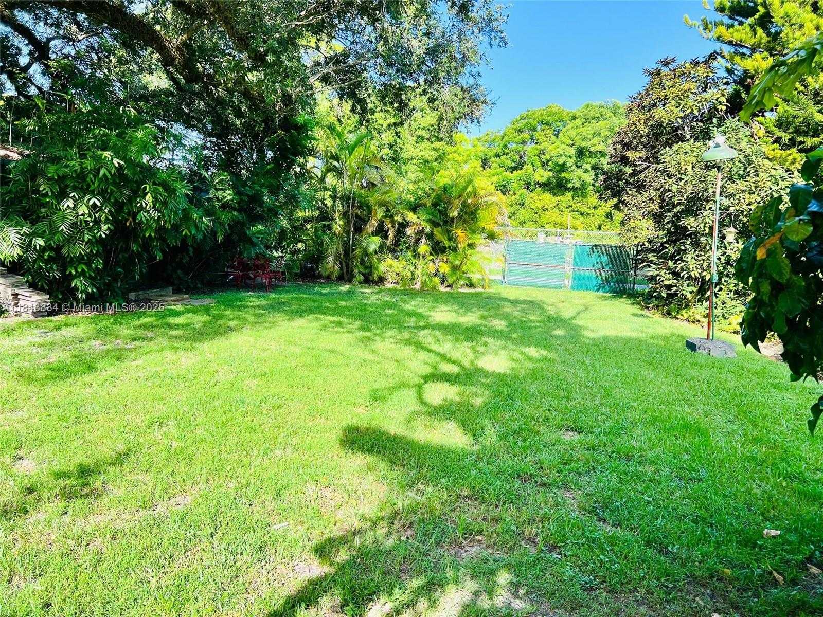 Small Image of 4724 SOUTH WEST 64TH CT, Miami Number 3