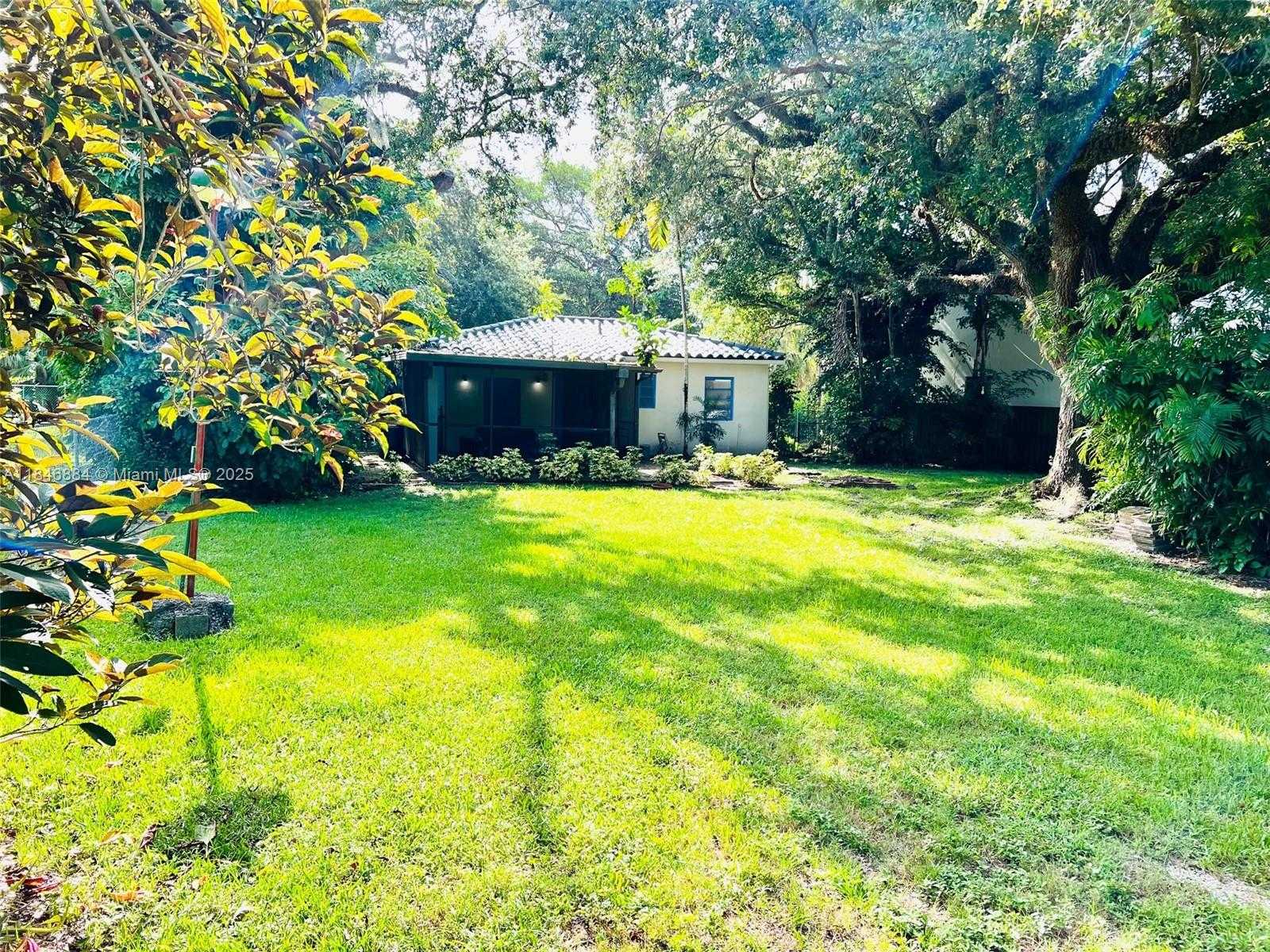 Small Image of 4724 SOUTH WEST 64TH CT, Miami Number 4