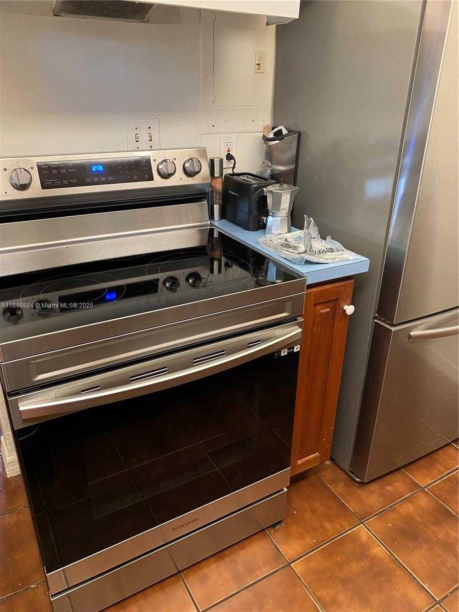 Small Image of 4724 SOUTH WEST 64TH CT, Miami Number 8