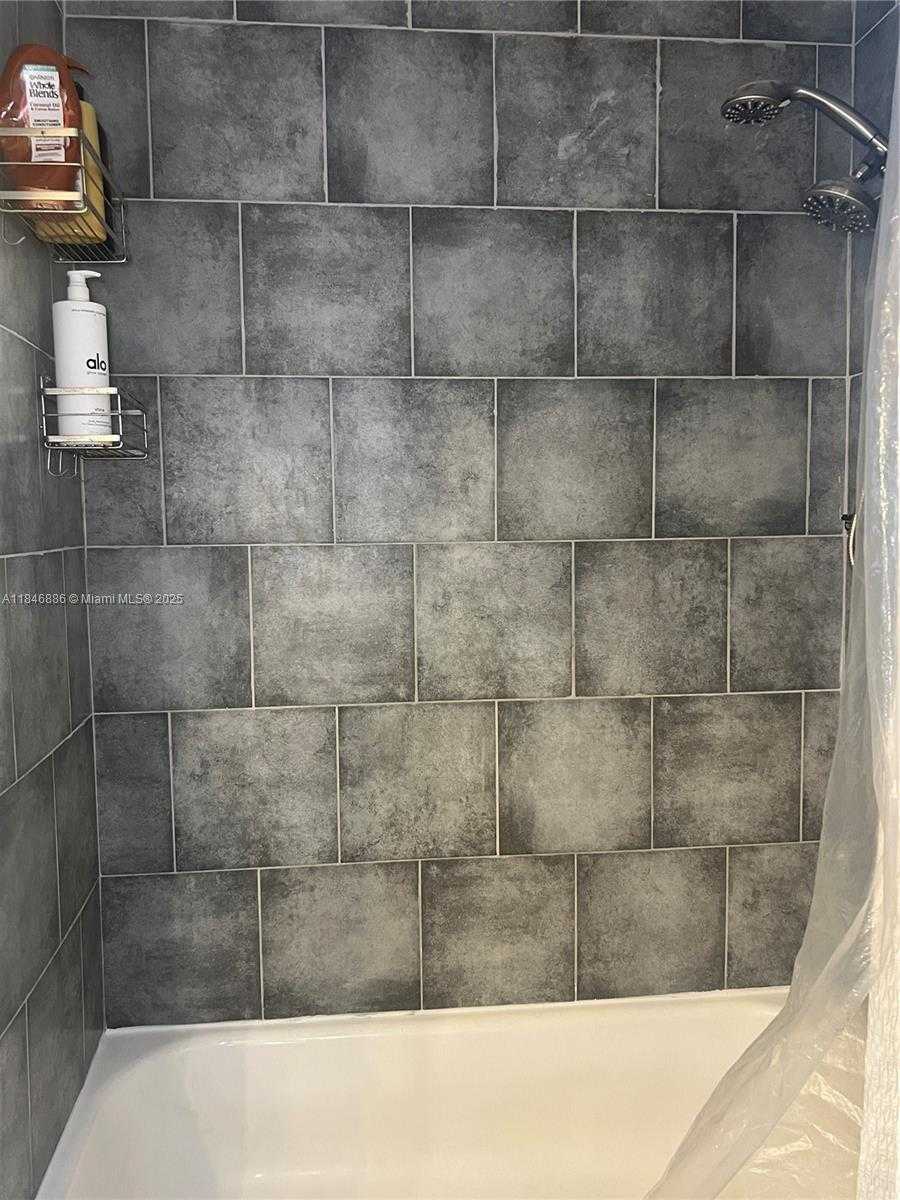 Small Image of 3192 WEST 70TH ST #3192, Hialeah Number 10
