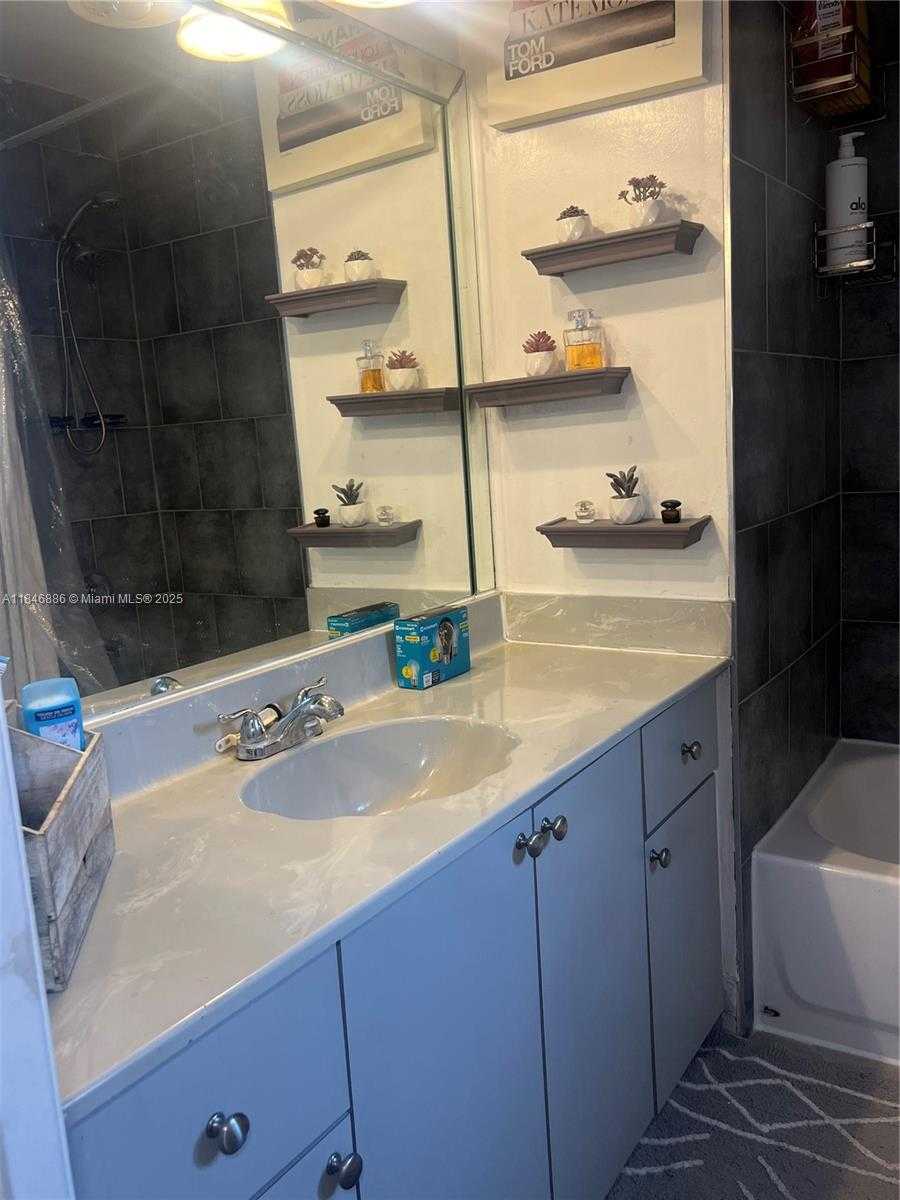 Small Image of 3192 WEST 70TH ST #3192, Hialeah Number 11