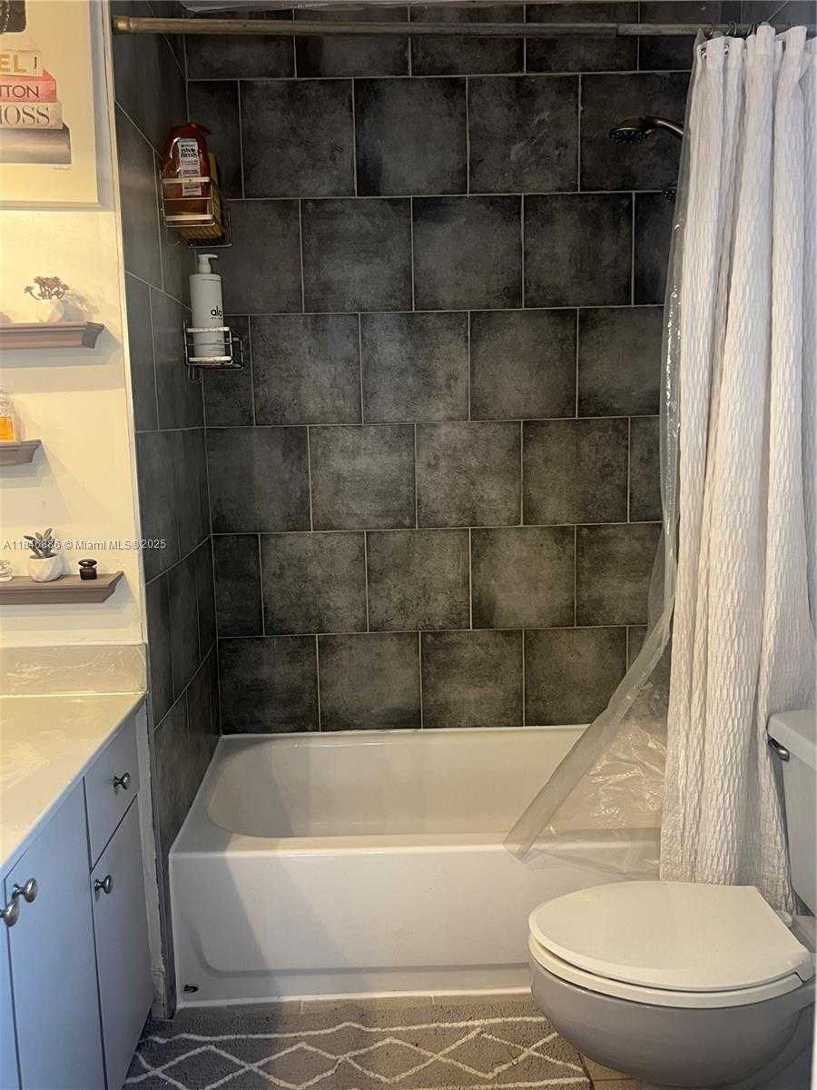 Small Image of 3192 WEST 70TH ST #3192, Hialeah Number 12