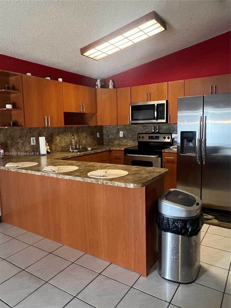 Small Image of 3192 WEST 70TH ST #3192, Hialeah Number 13