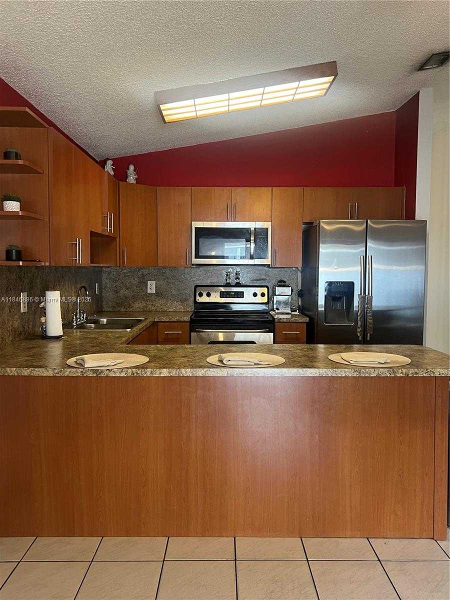 Small Image of 3192 WEST 70TH ST #3192, Hialeah Number 14