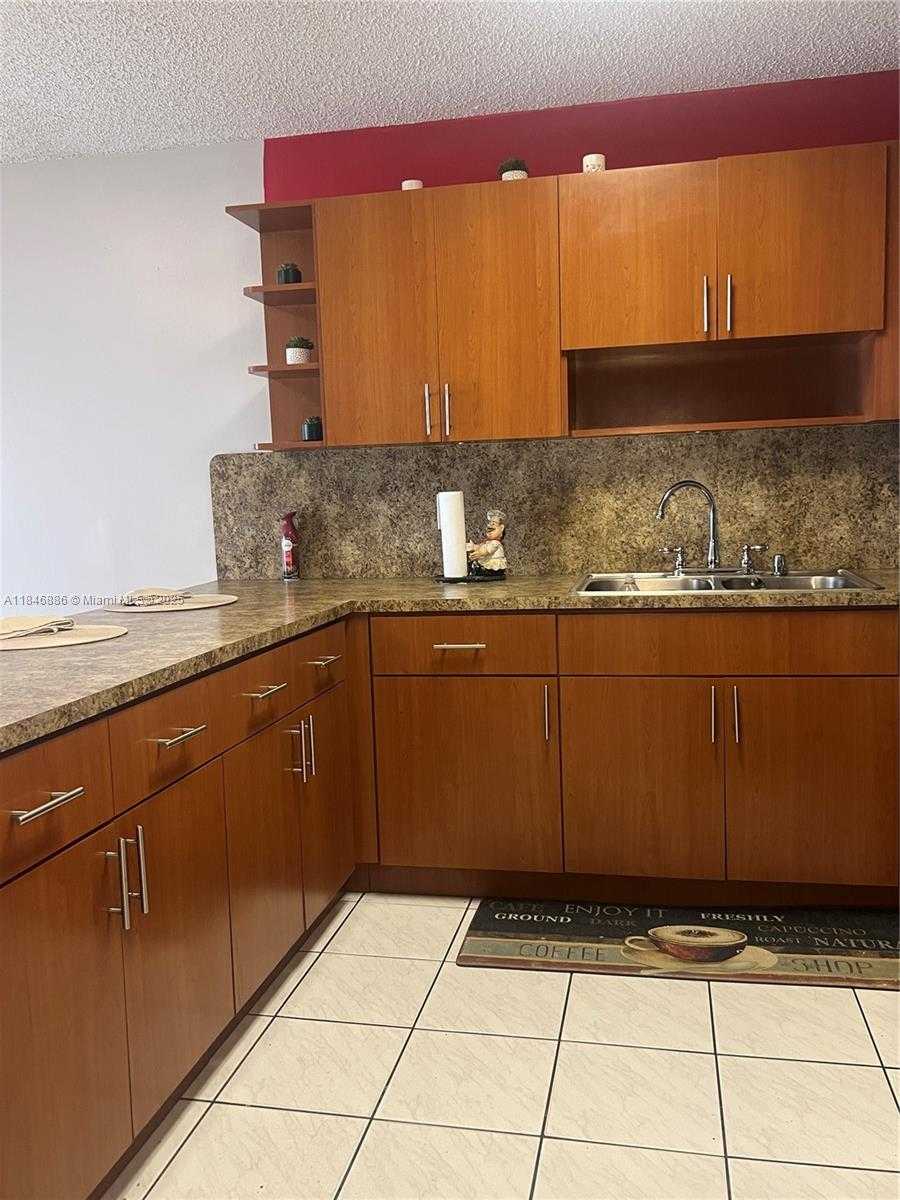 Small Image of 3192 WEST 70TH ST #3192, Hialeah Number 15