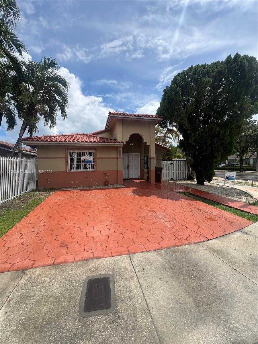 Small Image of 3192 WEST 70TH ST #3192, Hialeah Number 2