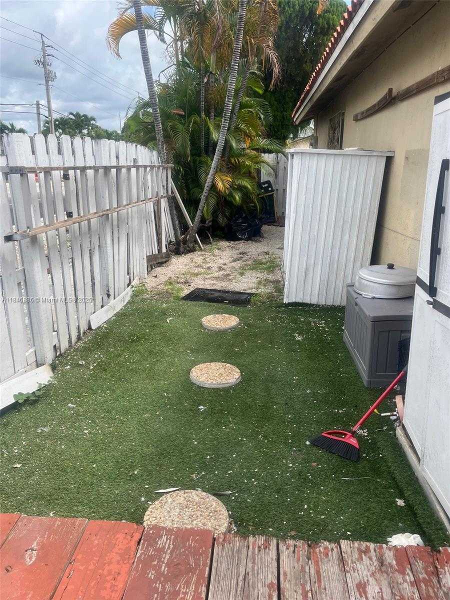Small Image of 3192 WEST 70TH ST #3192, Hialeah Number 7