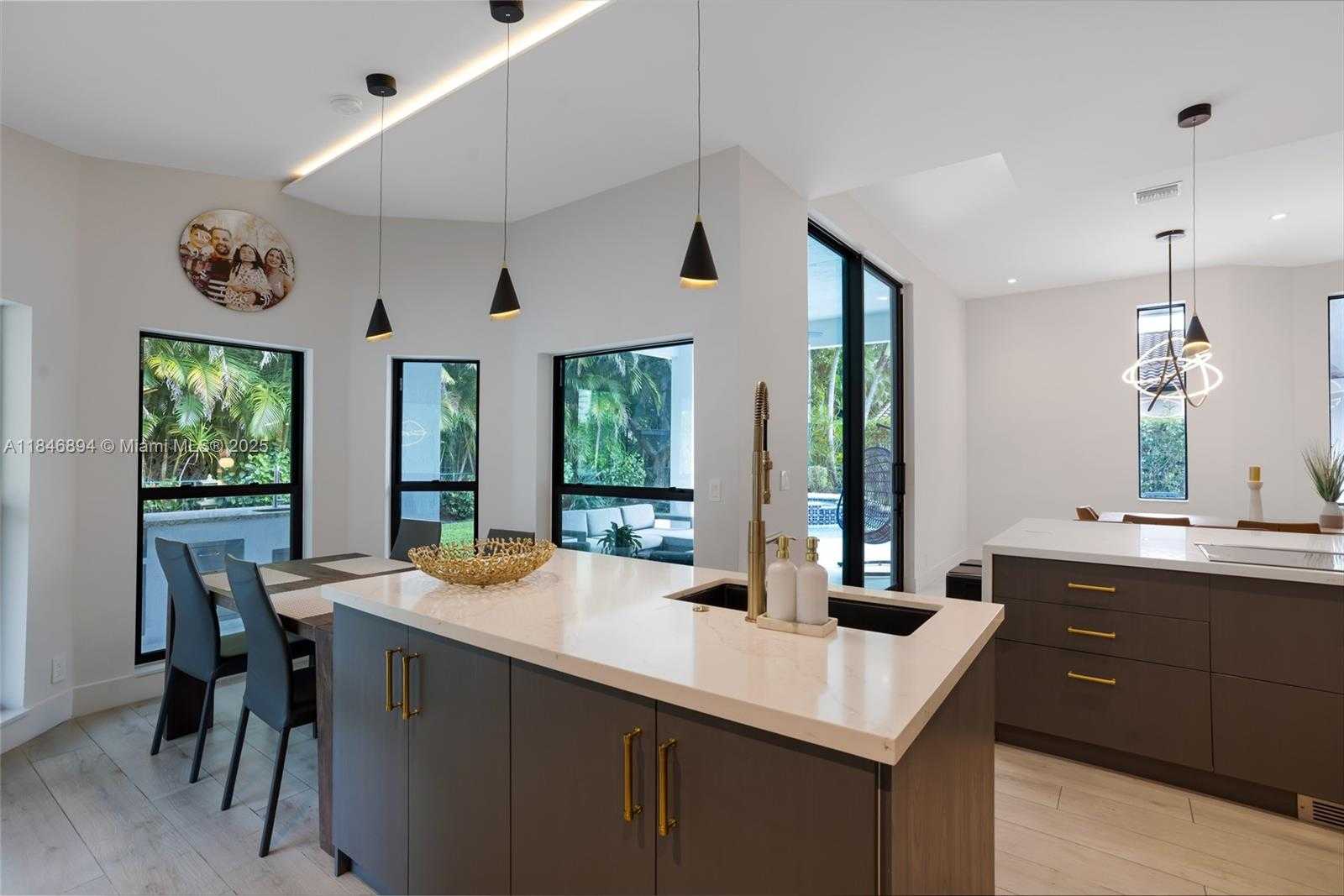 Small Image of 6586 NORTH WEST 97TH DR, Parkland Number 12