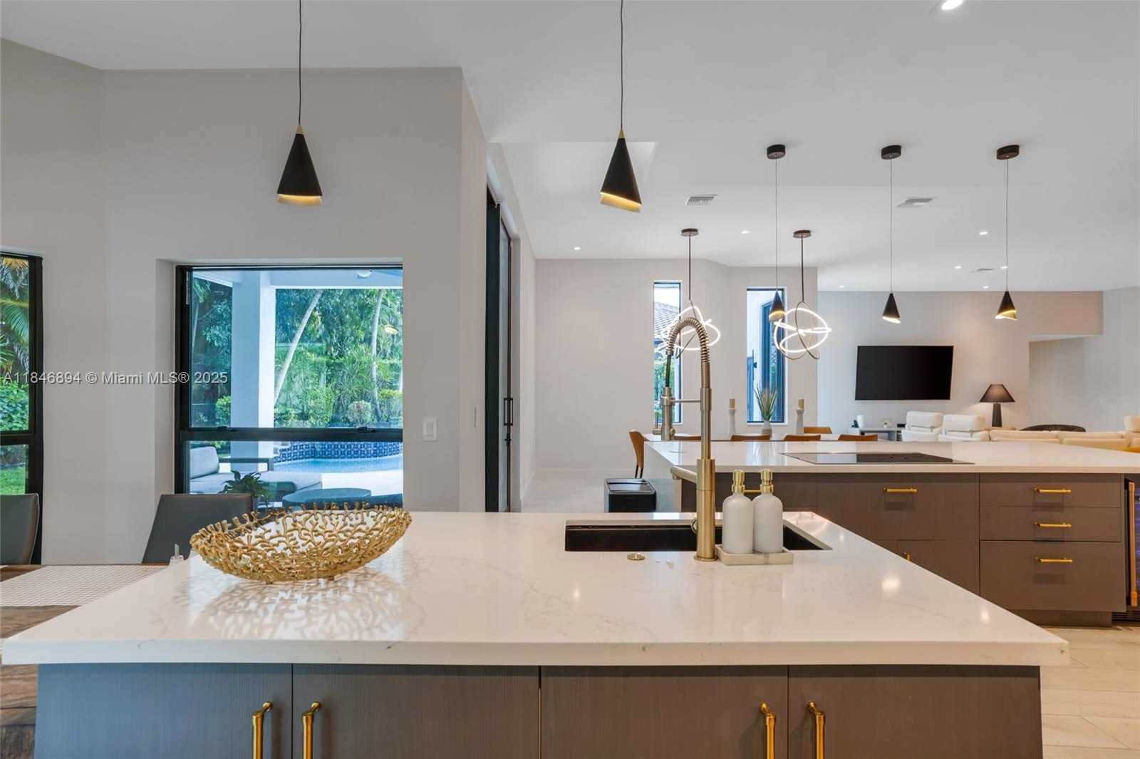 Small Image of 6586 NORTH WEST 97TH DR, Parkland Number 13