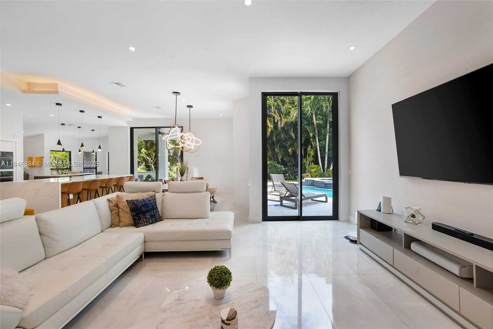 Small Image of 6586 NORTH WEST 97TH DR, Parkland Number 5