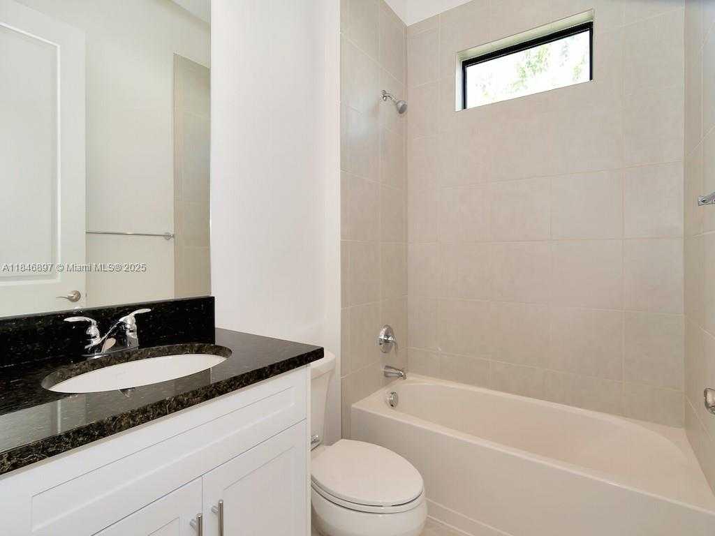 Small Image of 10400 SOUTH BARNSLEY DR, Parkland Number 43
