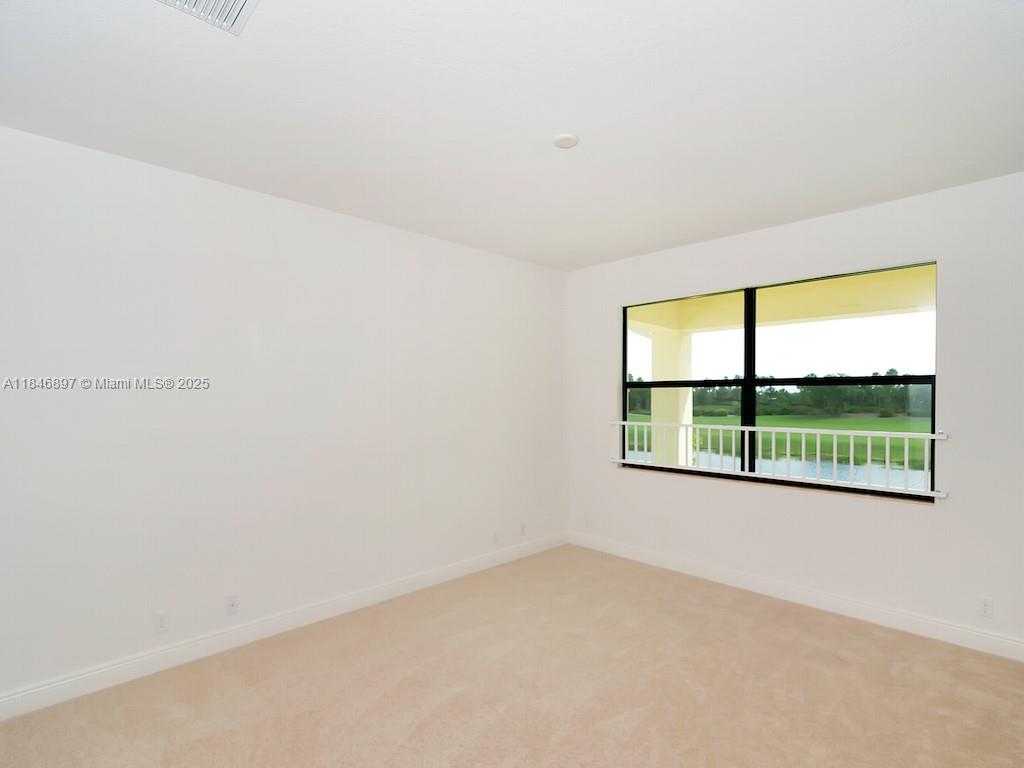 Small Image of 10400 SOUTH BARNSLEY DR, Parkland Number 45