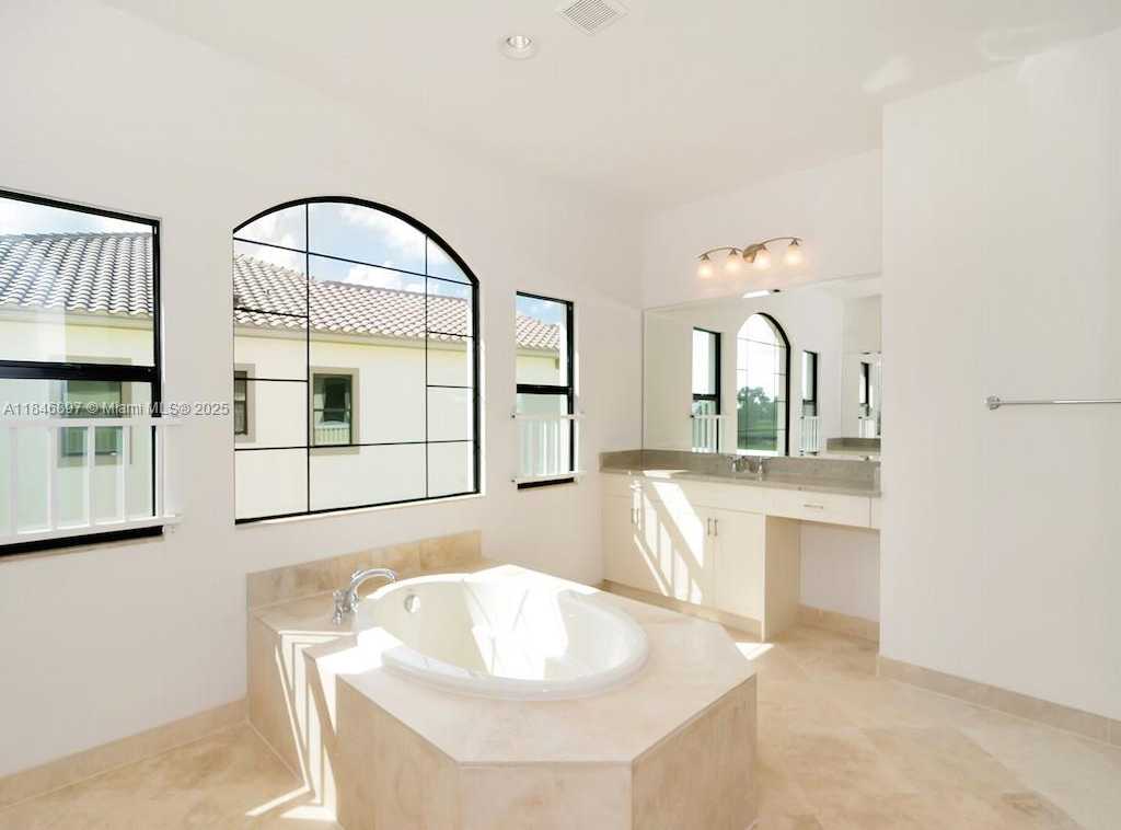 Small Image of 10400 SOUTH BARNSLEY DR, Parkland Number 57