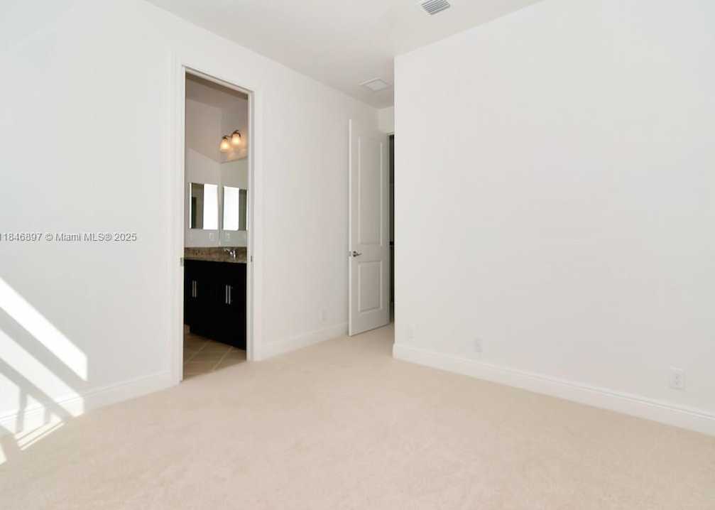 Small Image of 10400 SOUTH BARNSLEY DR, Parkland Number 60