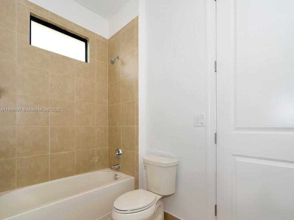 Small Image of 10400 SOUTH BARNSLEY DR, Parkland Number 63