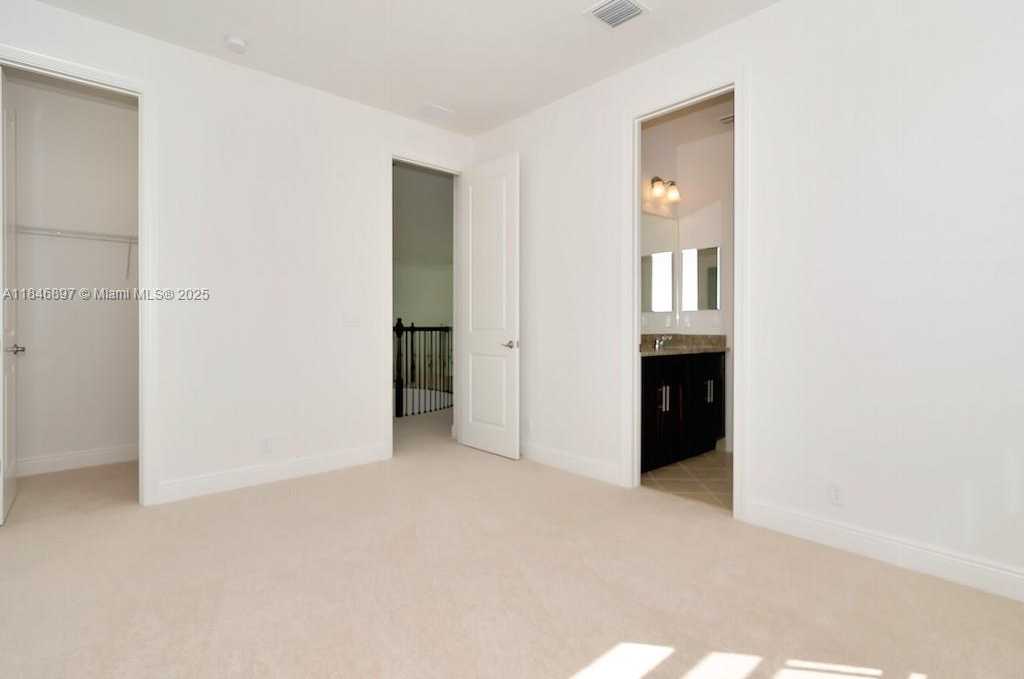 Small Image of 10400 SOUTH BARNSLEY DR, Parkland Number 65