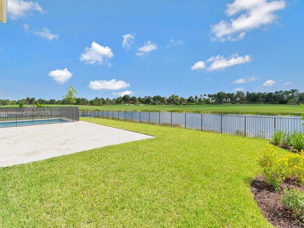 Small Image of 10400 SOUTH BARNSLEY DR, Parkland Number 7