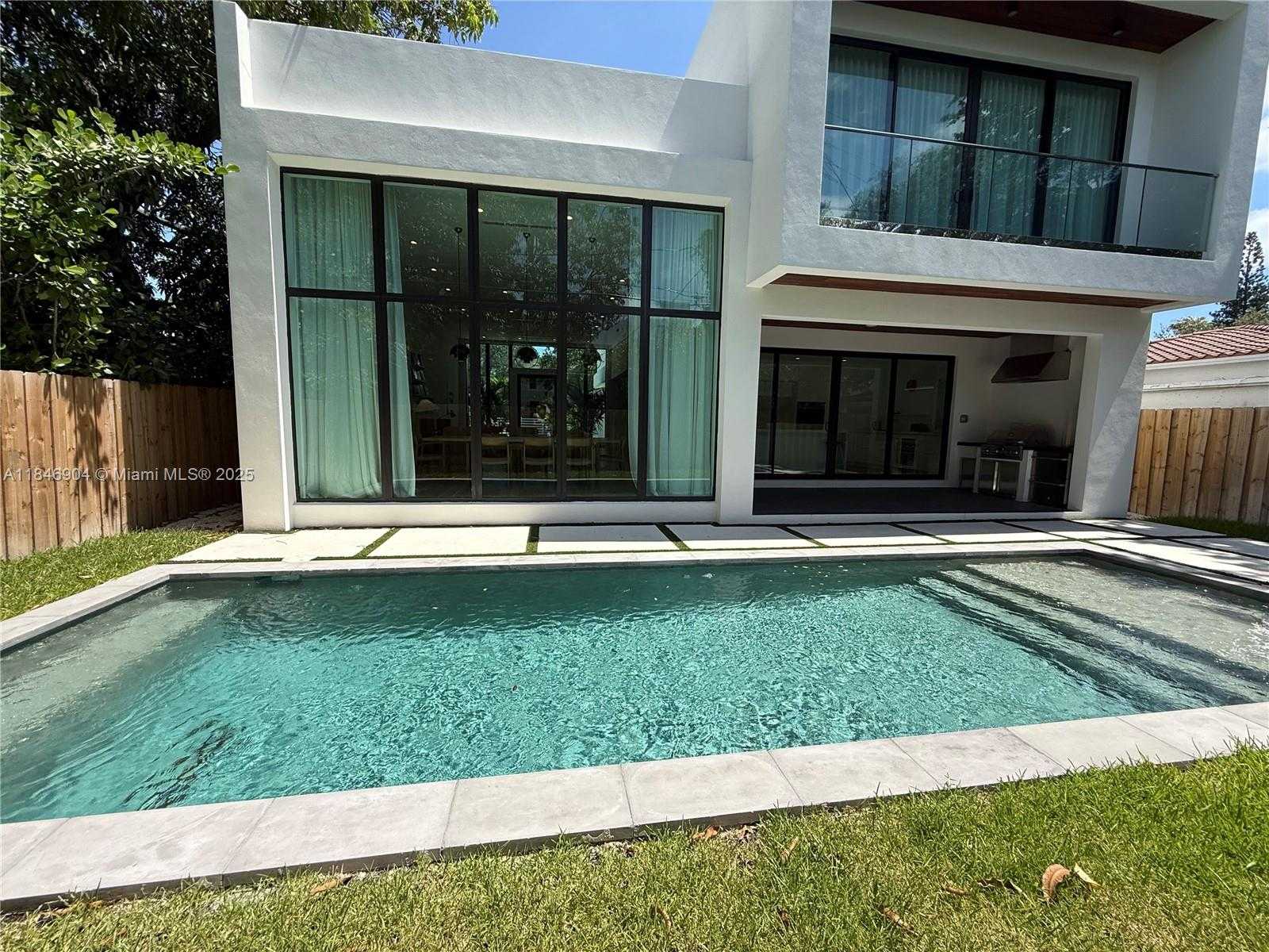 Small Image of 50 NORTH EAST 49TH, Miami Number 11