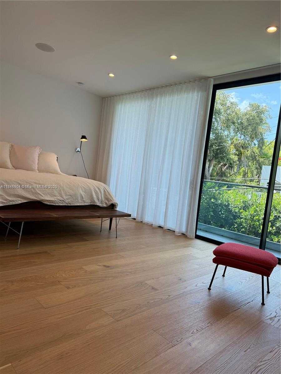 Small Image of 50 NORTH EAST 49TH, Miami Number 17