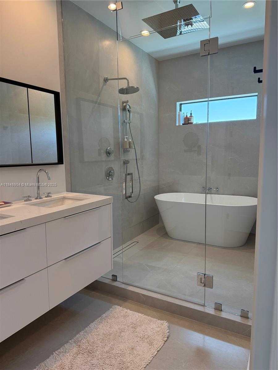 Small Image of 50 NORTH EAST 49TH, Miami Number 20