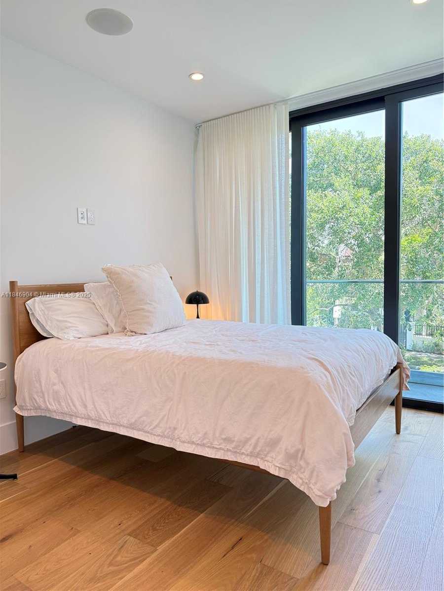 Small Image of 50 NORTH EAST 49TH, Miami Number 23