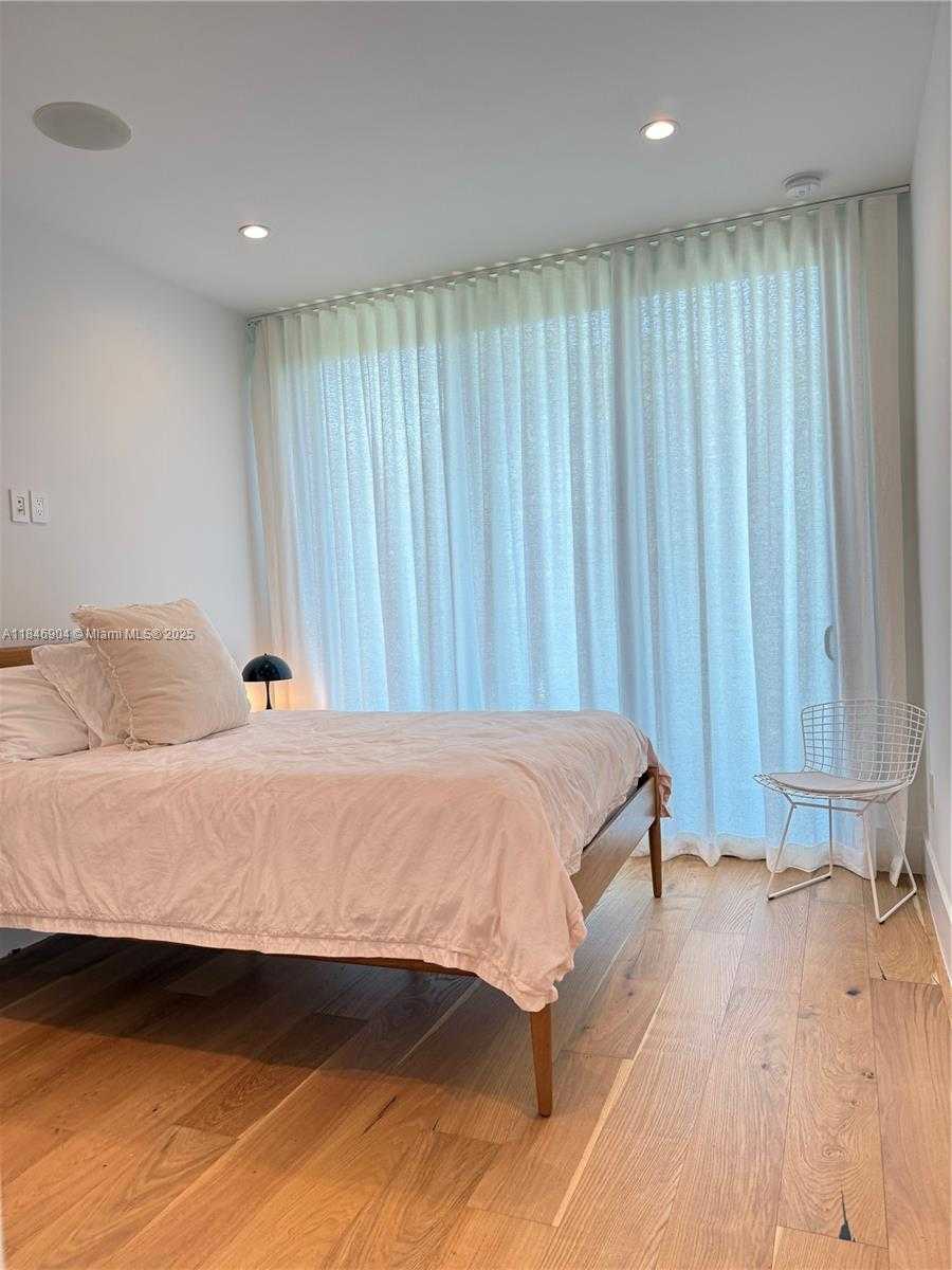 Small Image of 50 NORTH EAST 49TH, Miami Number 24