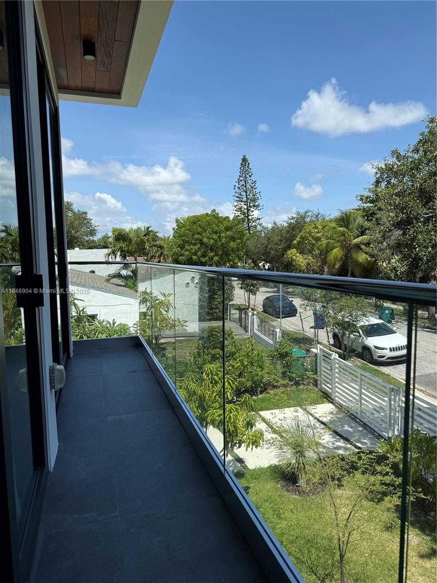 Small Image of 50 NORTH EAST 49TH, Miami Number 25