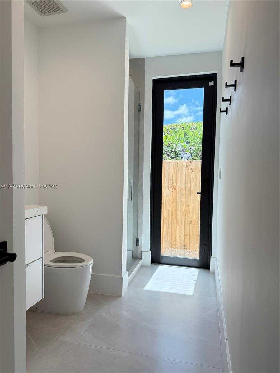 Small Image of 50 NORTH EAST 49TH, Miami Number 27