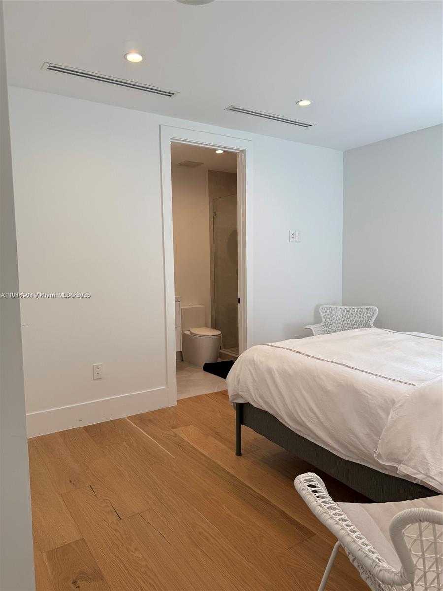 Small Image of 50 NORTH EAST 49TH, Miami Number 28
