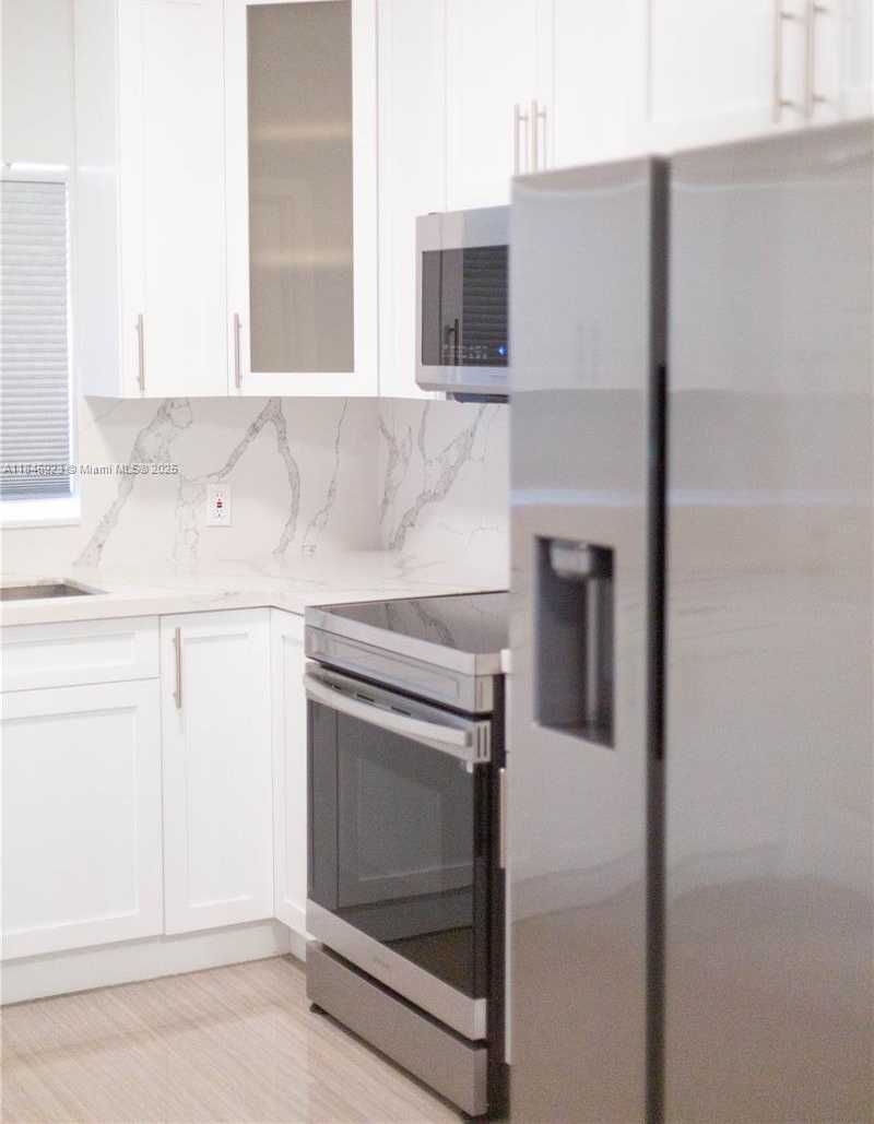 Small Image of 624 WESTWARD DRIVE, Miami Springs Number 11