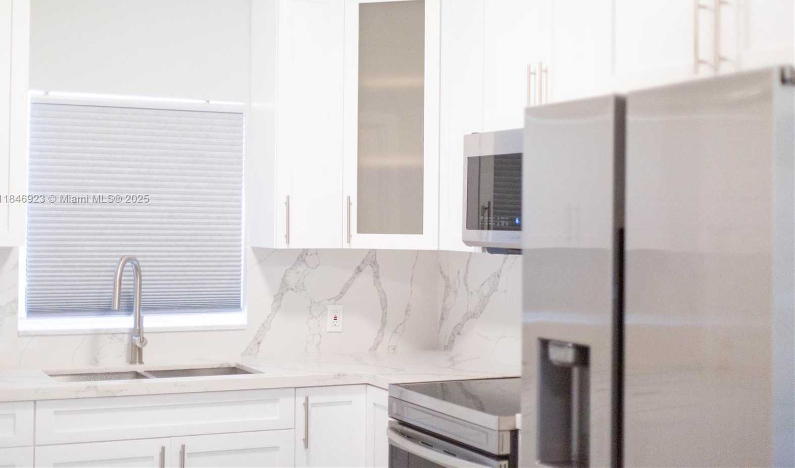 Small Image of 624 WESTWARD DRIVE, Miami Springs Number 12