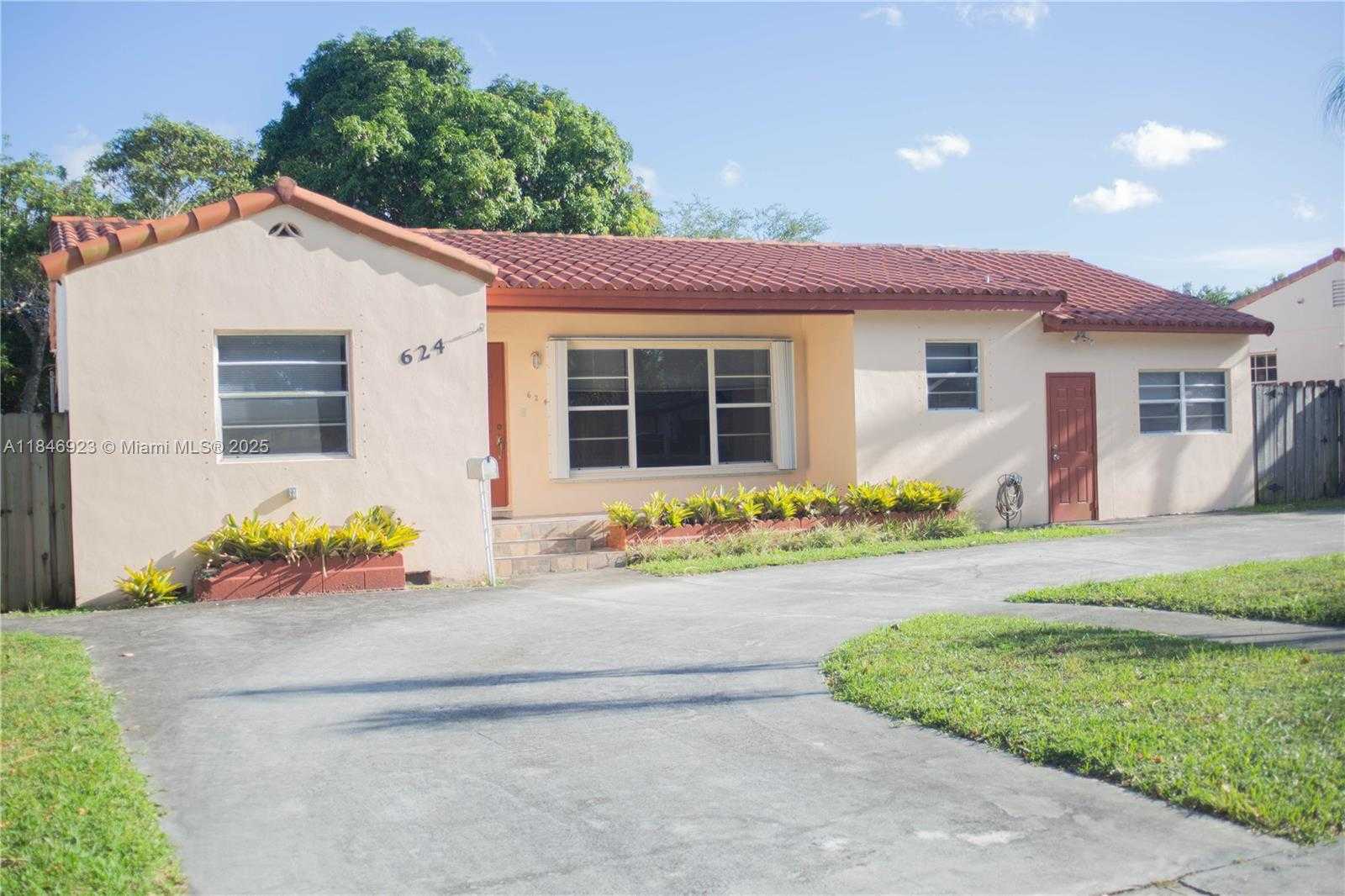 Small Image of 624 WESTWARD DRIVE, Miami Springs Number 2