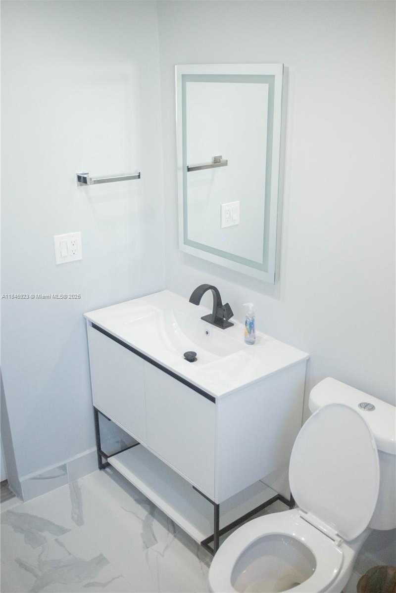 Small Image of 624 WESTWARD DRIVE, Miami Springs Number 25