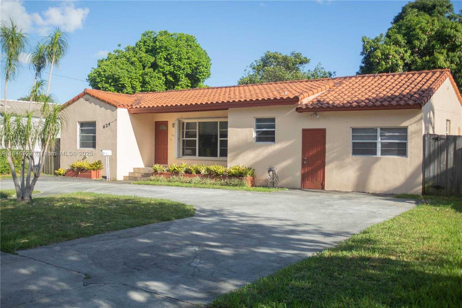Small Image of 624 WESTWARD DRIVE, Miami Springs Number 3
